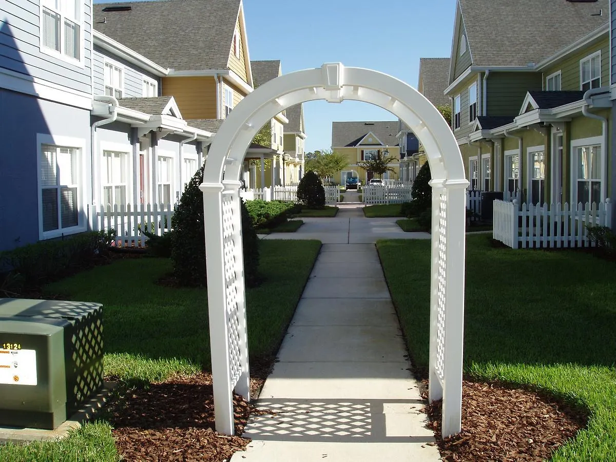 Spectacular And Resort! Near Dis, Splash Park, With Boats, Pool, And Has It All! Rates Too!