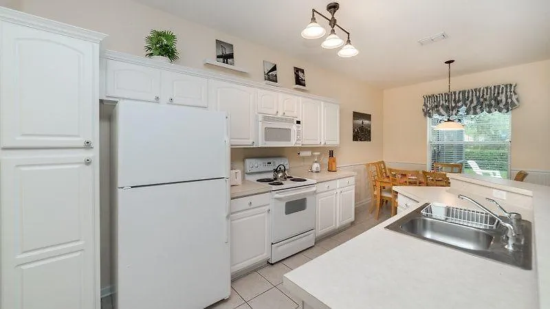 Beautiful 3 Bedroom 3 Bath Pool In Windsor Hills *