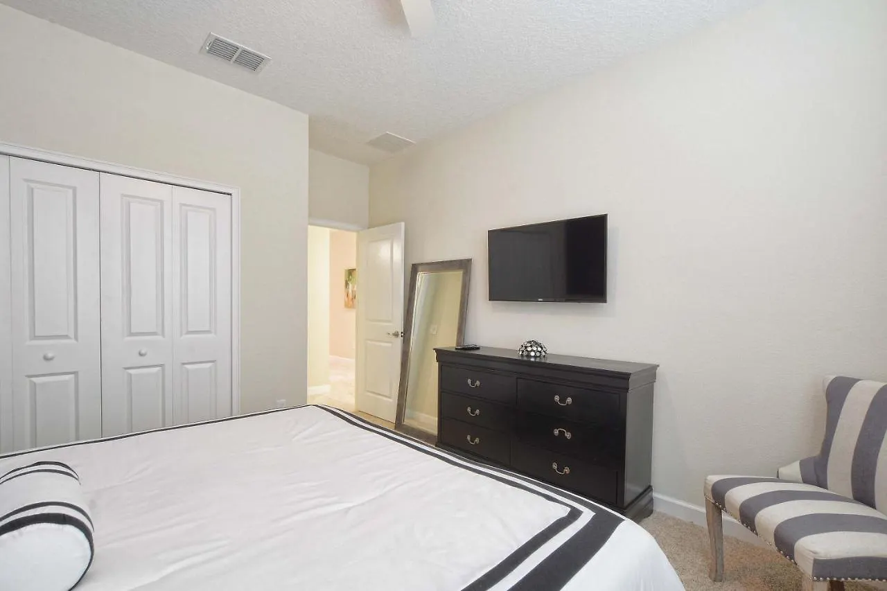 Villa Storey Lake-6 Bedroom Pool Home- 1652st *