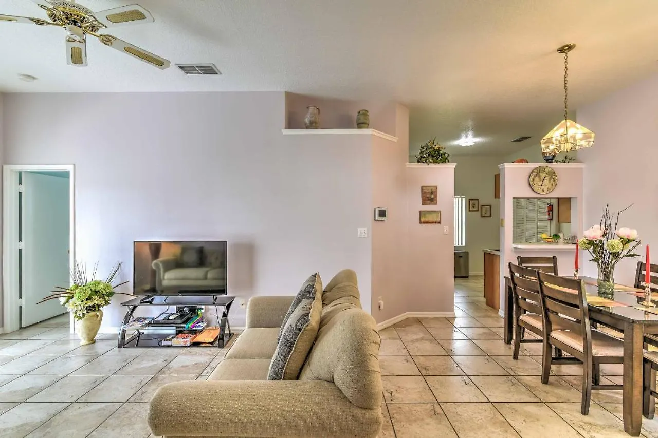בית נופש Sunny Retreat With Pool, Near Disney!