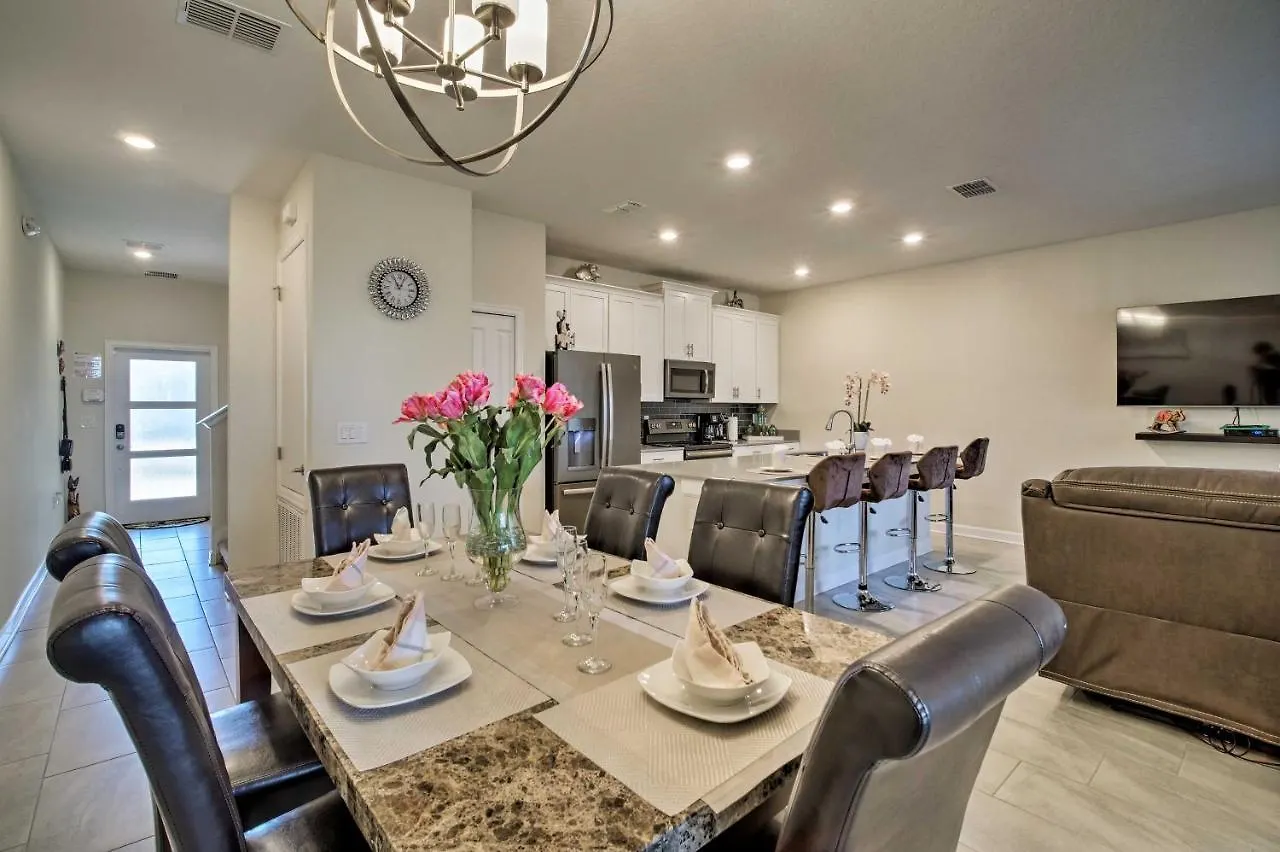 Disney-area Townhome With Lanai And Amenities!