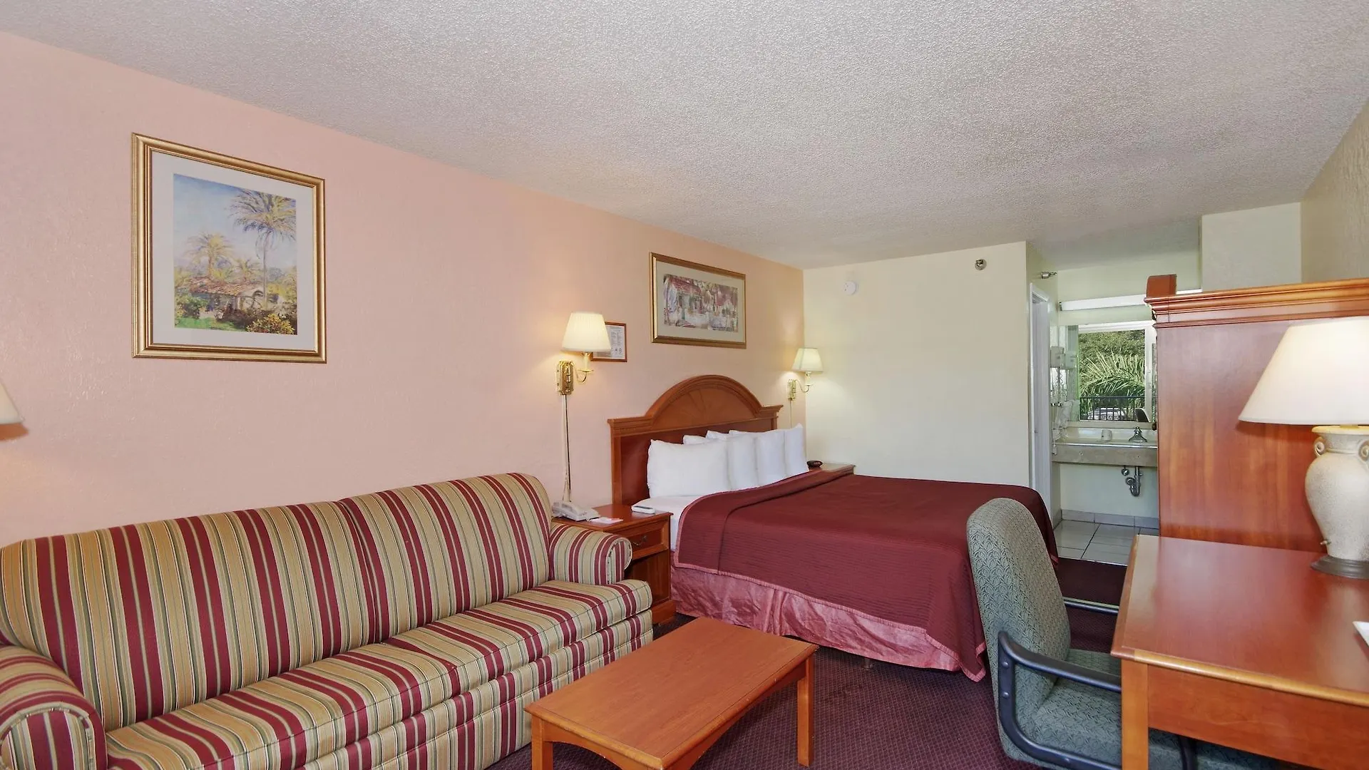 Howard Johnson By Wyndham Tropical Palms Kissimmee