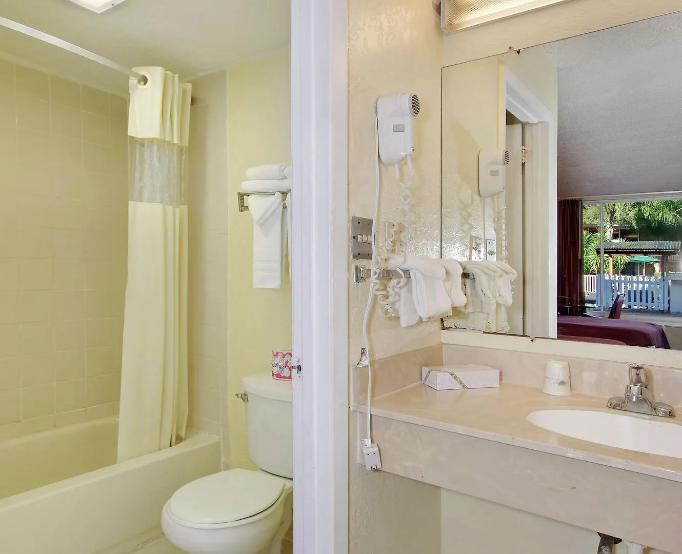 Howard Johnson By Wyndham Tropical Palms Kissimmee