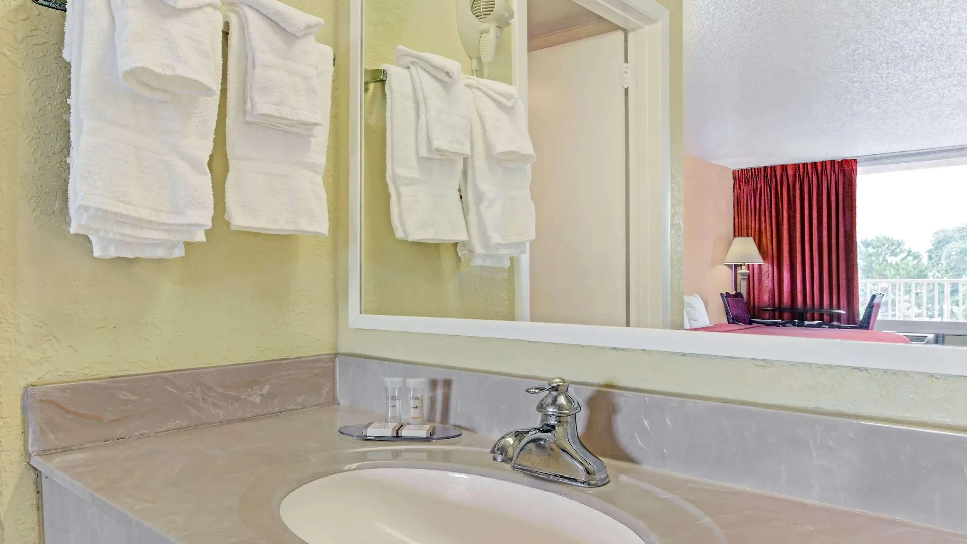 Hotel Howard Johnson By Wyndham Tropical Palms 2*