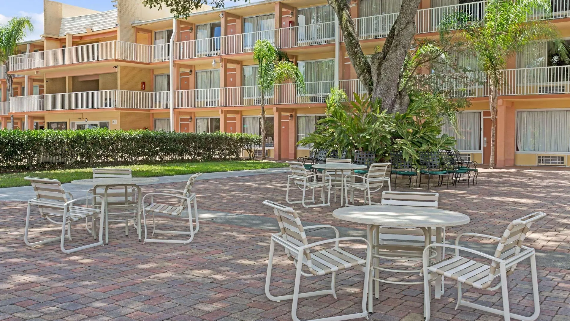 Howard Johnson By Wyndham Tropical Palms 2*