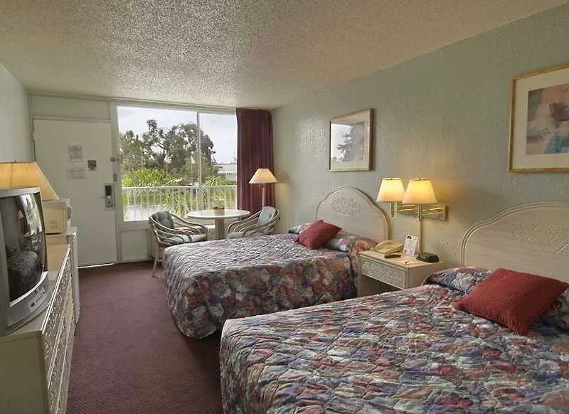 Howard Johnson By Wyndham Tropical Palms 2*