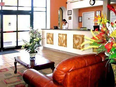 Howard Johnson By Wyndham Tropical Palms Hotel