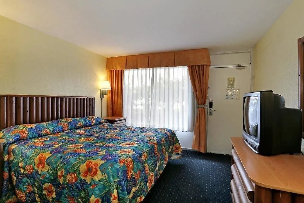 Hotel Seralago & Main Gate East 3*
