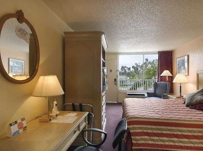 Howard Johnson By Wyndham Tropical Palms Hotel 2*