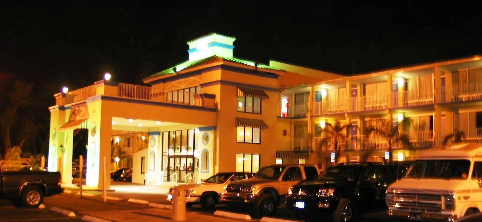 Howard Johnson By Wyndham Tropical Palms Hotel