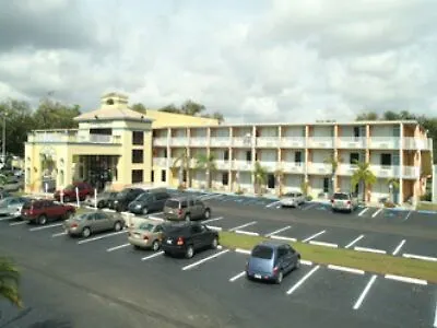 Howard Johnson By Wyndham Tropical Palms Hotel