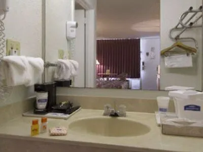 Howard Johnson By Wyndham Tropical Palms 2*