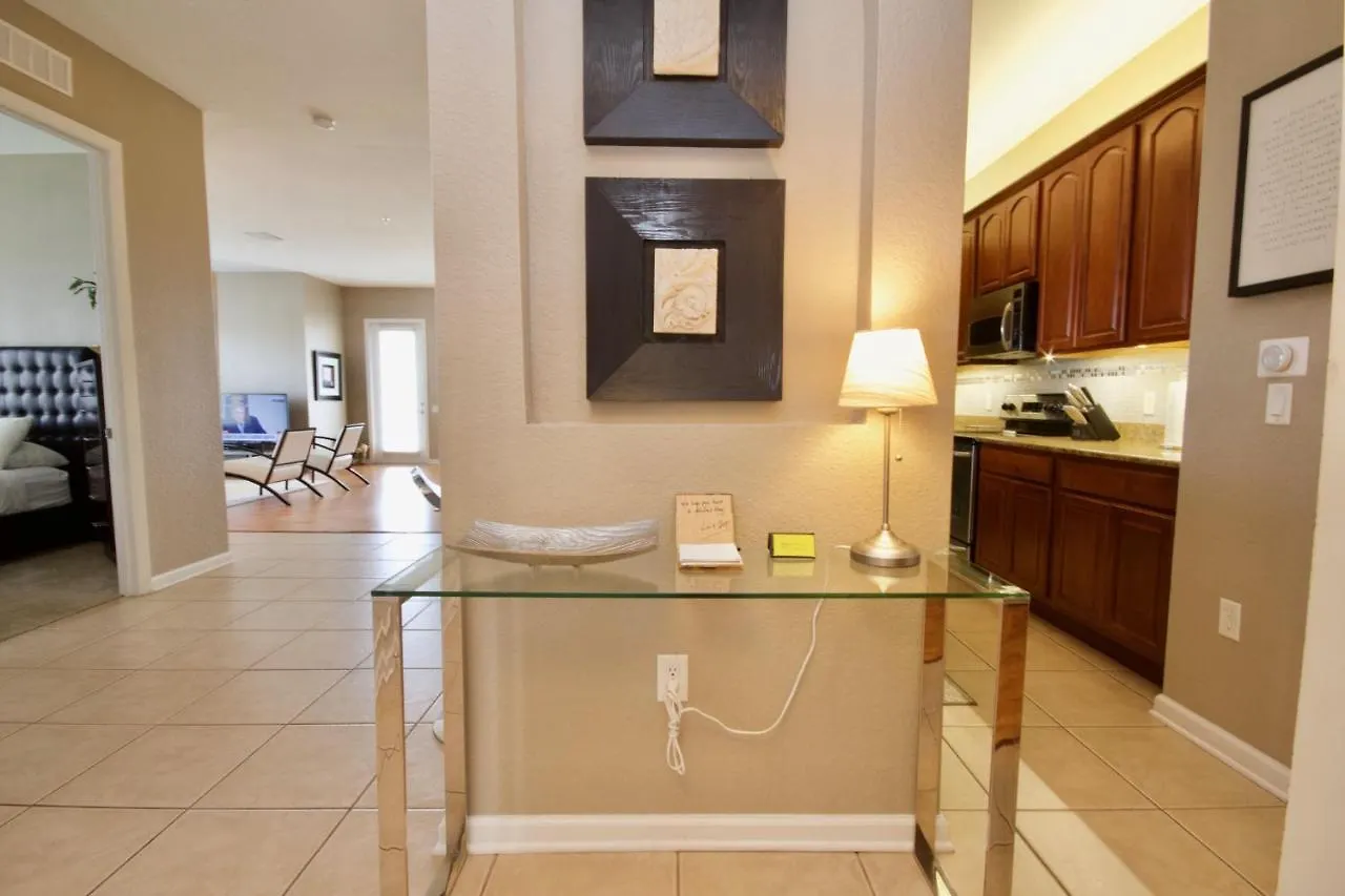 Stunning Vista Cay View Penthouse Loft Near Theme Parks And Walk To The Convention Center Holiday home *