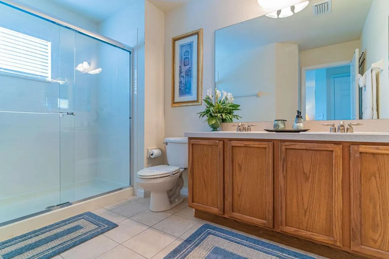 2633 Trafalgar Village *
