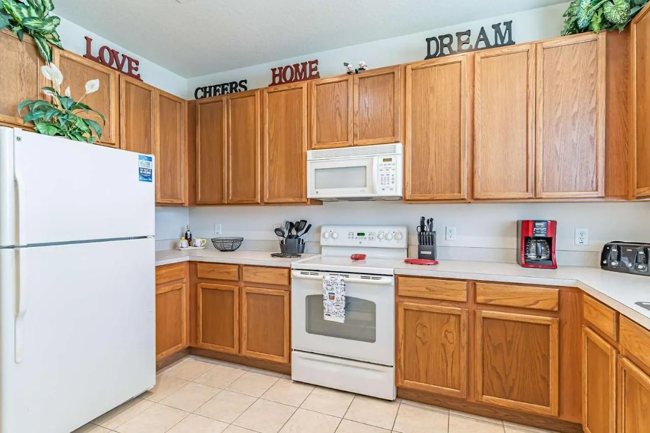 2633 Trafalgar Village