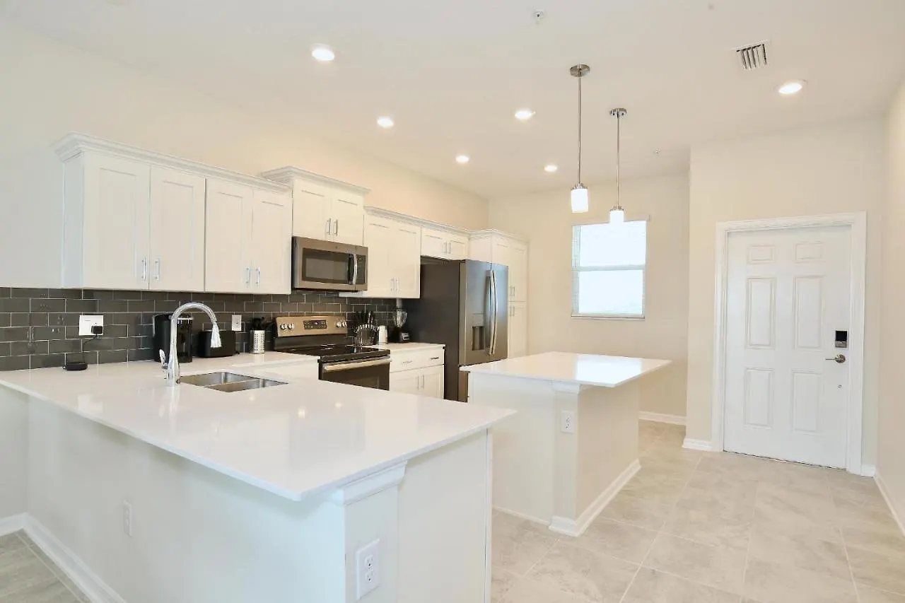 Spectacular 2 Bedroom In Spectacular Storey Community Next To Disney! Apartment Kissimmee
