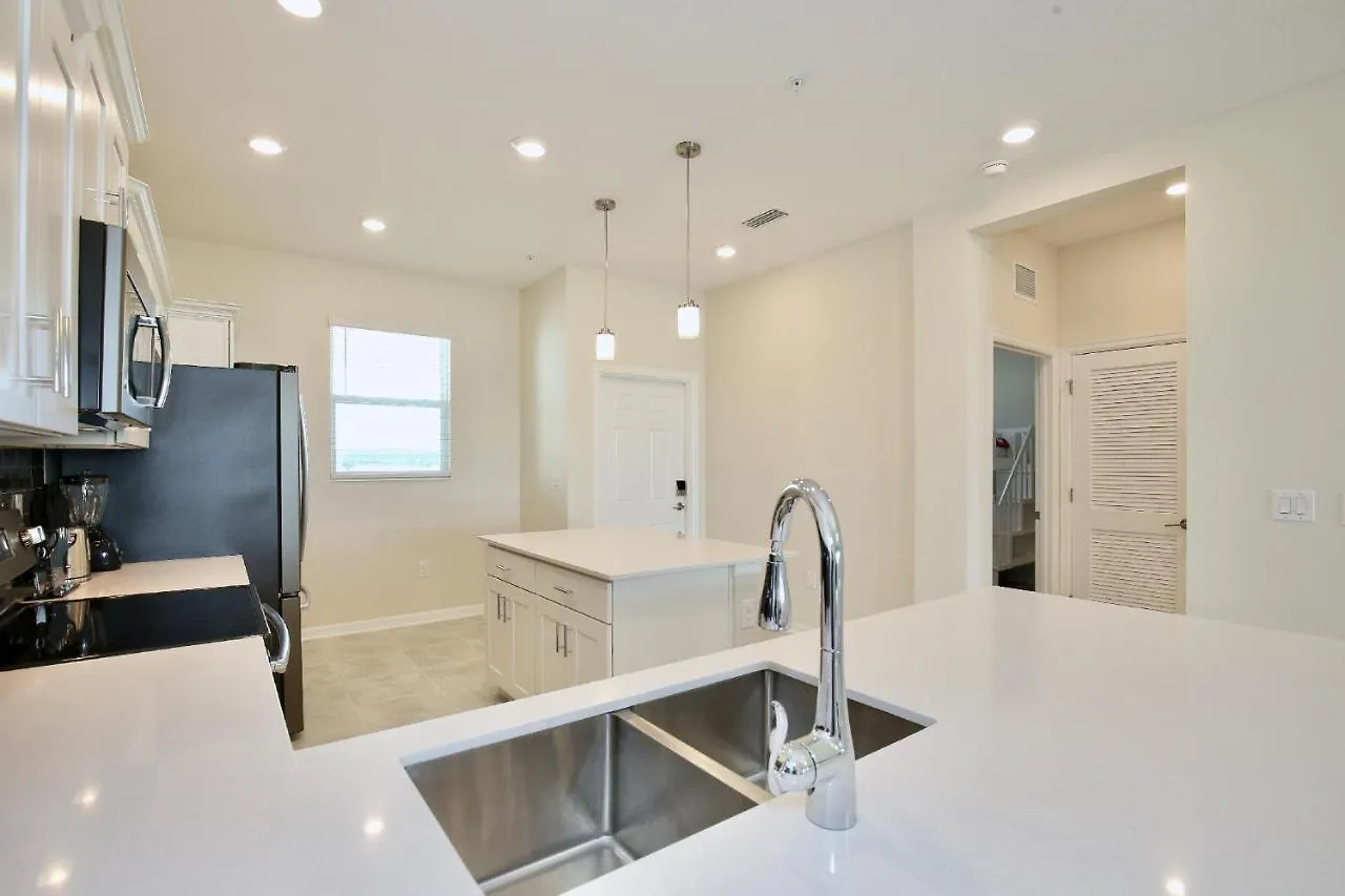 Spectacular 2 Bedroom In Spectacular Storey Community Next To Disney! *