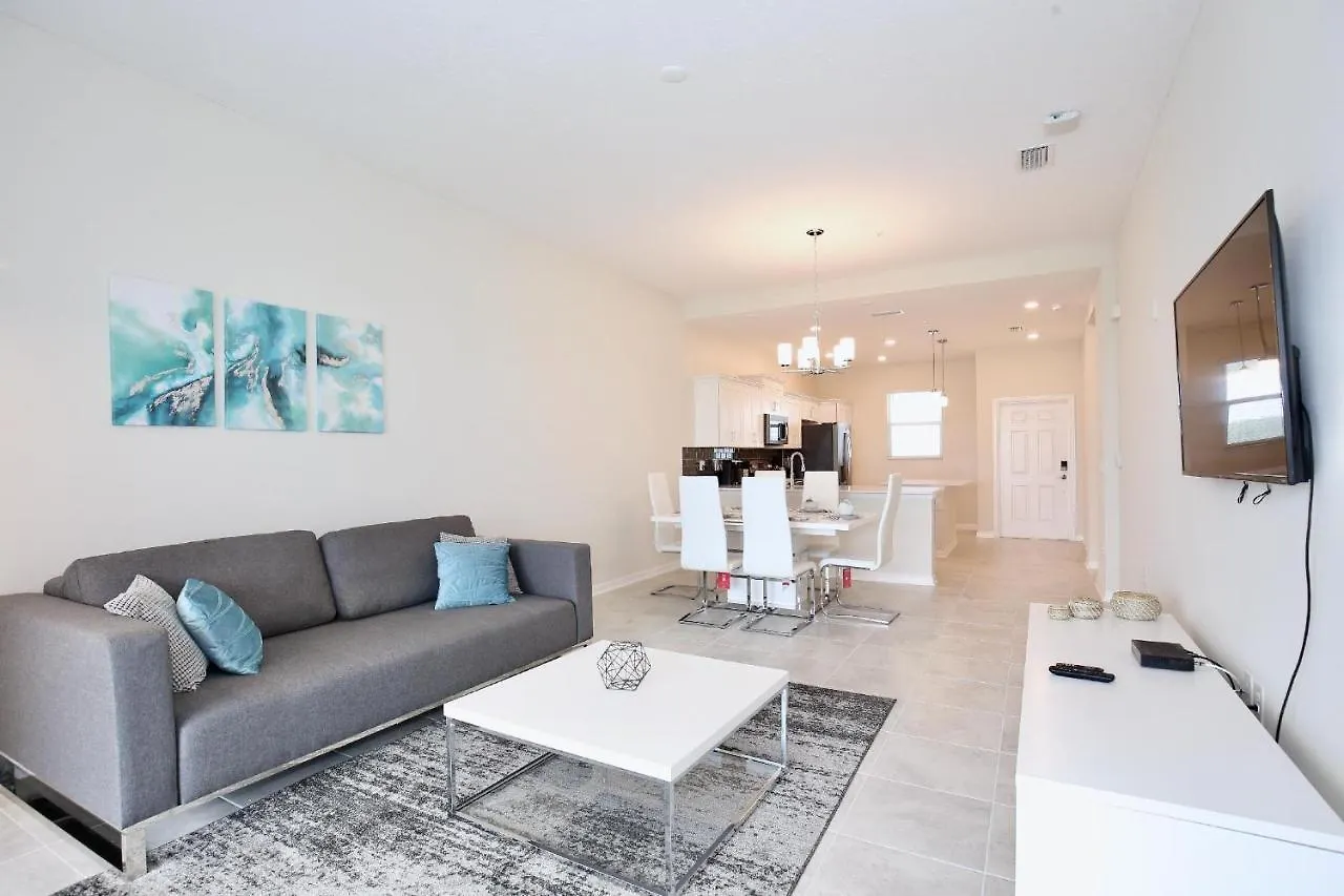 Spectacular 2 Bedroom In Spectacular Storey Community Next To Disney! *