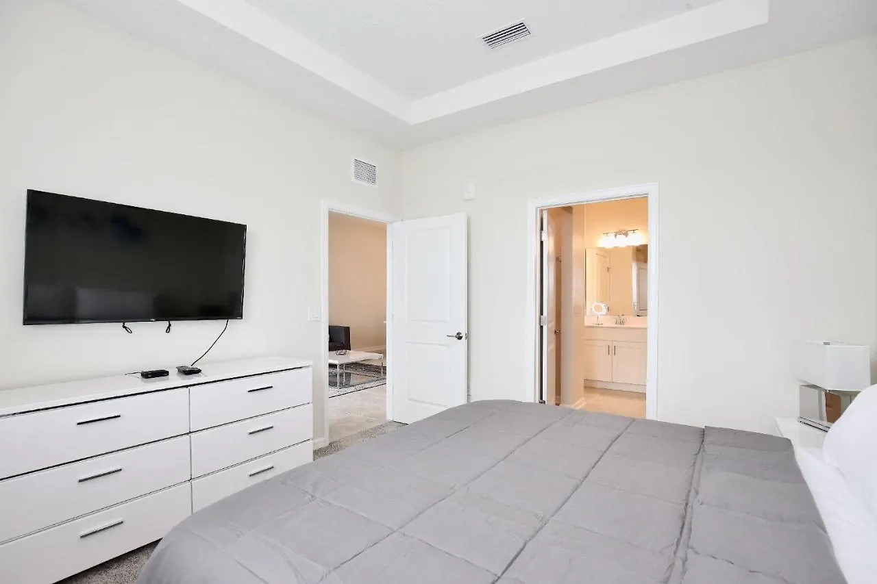 Spectacular 2 Bedroom In Spectacular Storey Community Next To Disney! Apartment