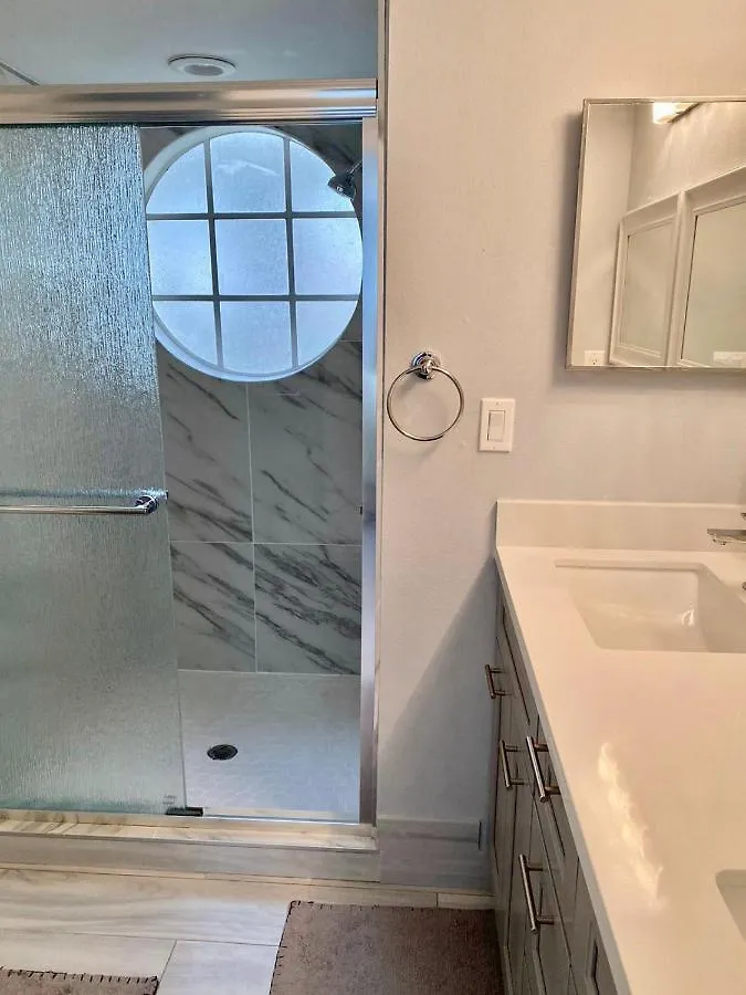 Apartment Grand 3br Getaway Near Parks