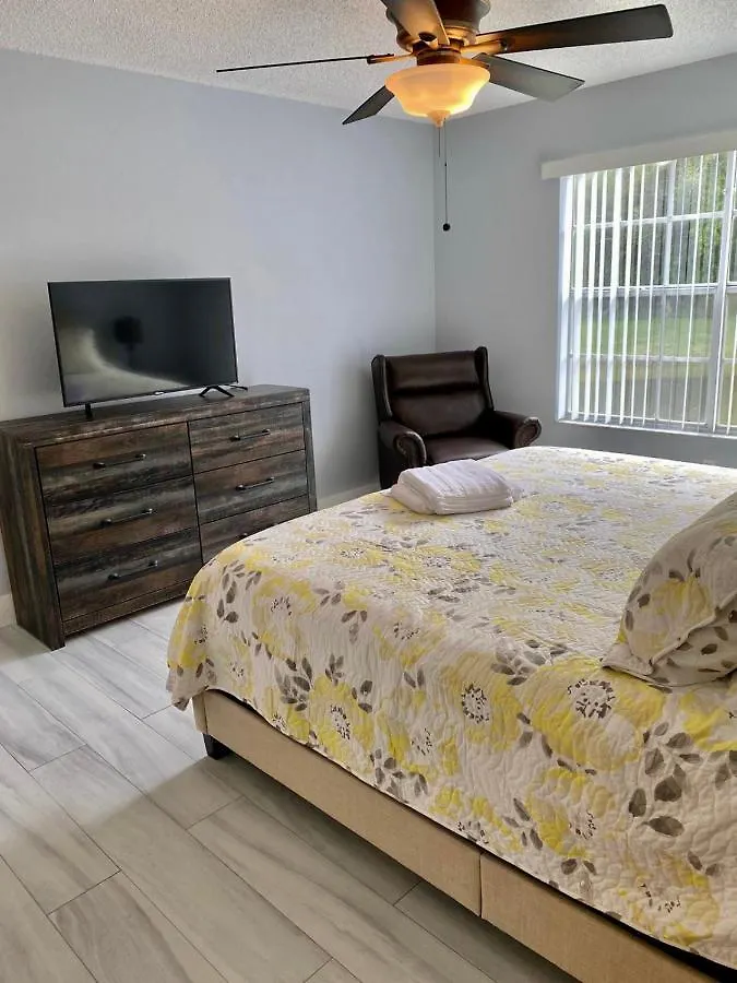 Apartment Grand 3br Getaway Near Parks