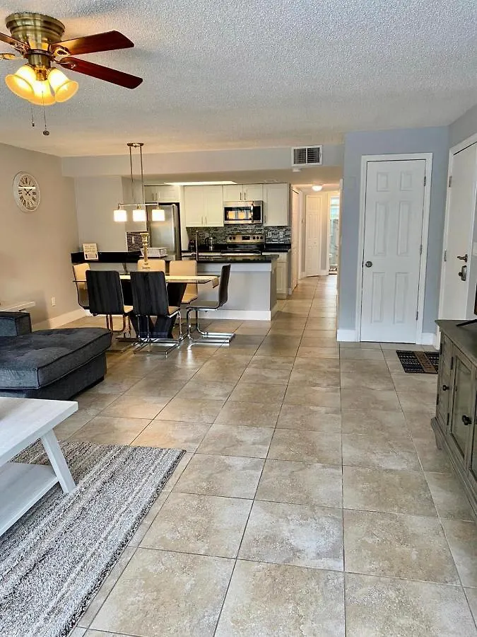 Apartment Grand 3br Getaway Near Parks *