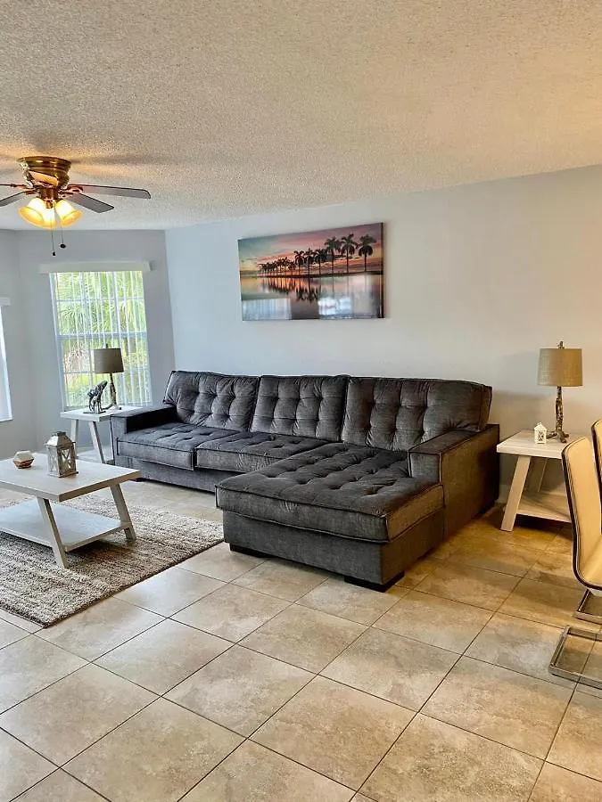 Apartment Grand 3br Getaway Near Parks