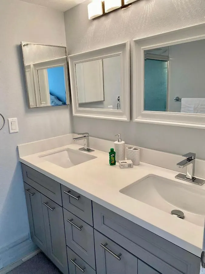 Grand 3br Getaway Near Parks Apartment