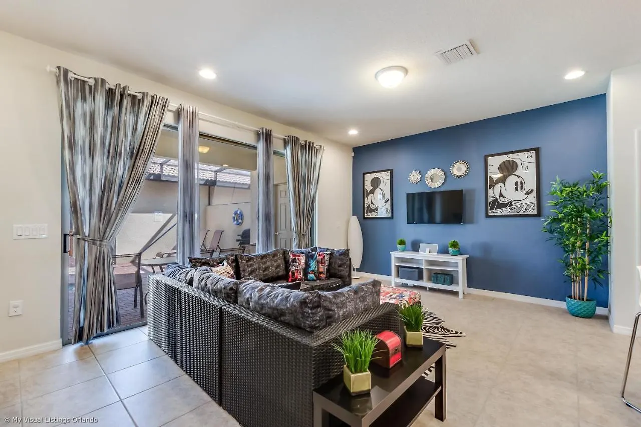 Townhome Wprivate Pool & Bbq, Near Holiday home *