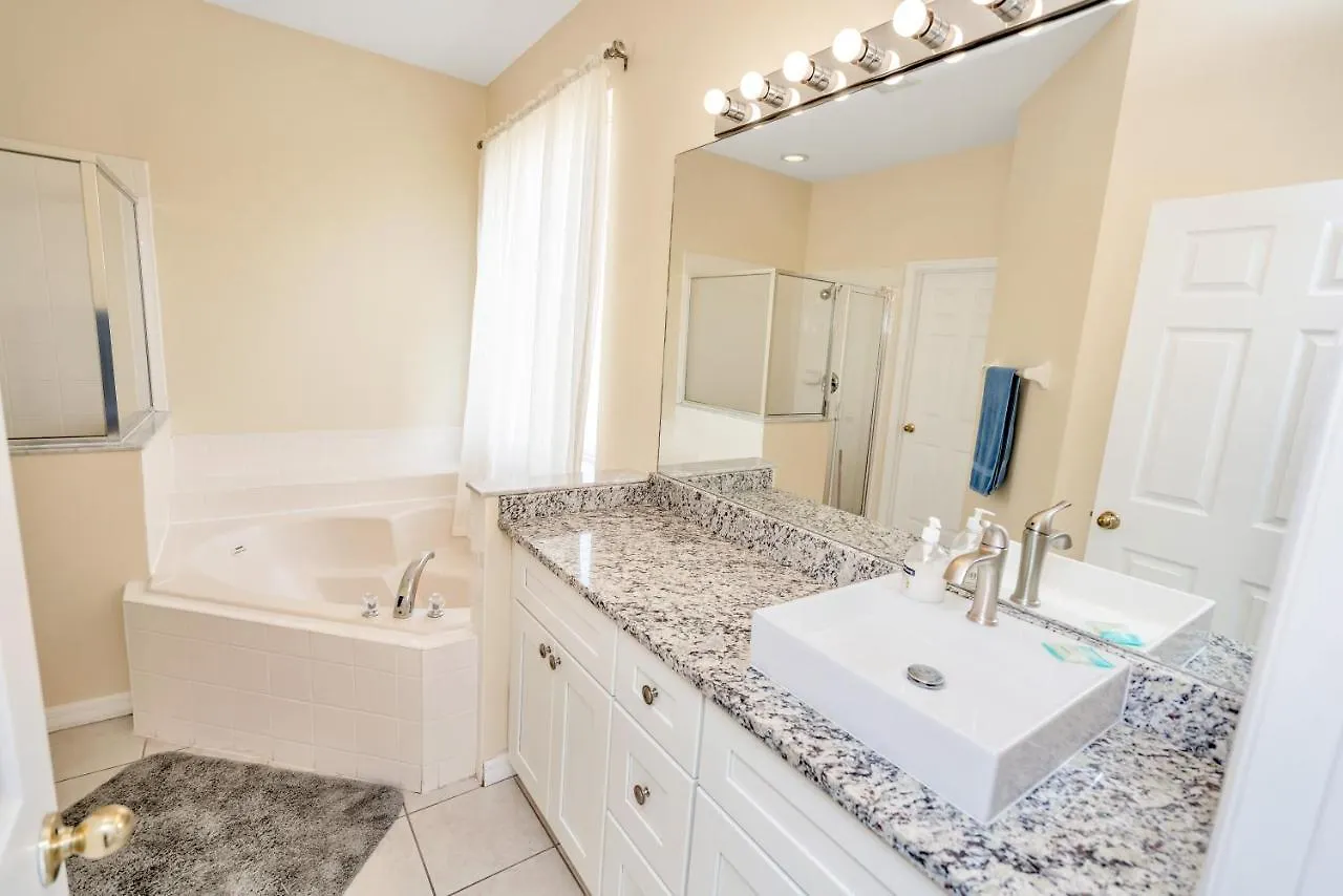 Holiday home Dream With Hot Tub, Pool, Xbox, Games Room, Lakeview, 10 Min To Disney, Clubhouse