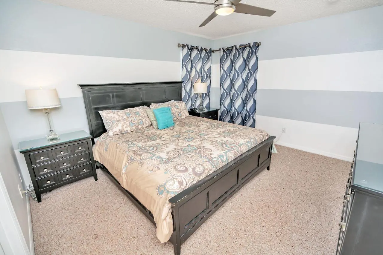 Holiday home Dream With Hot Tub, Pool, Xbox, Games Room, Lakeview, 10 Min To Disney, Clubhouse Kissimmee