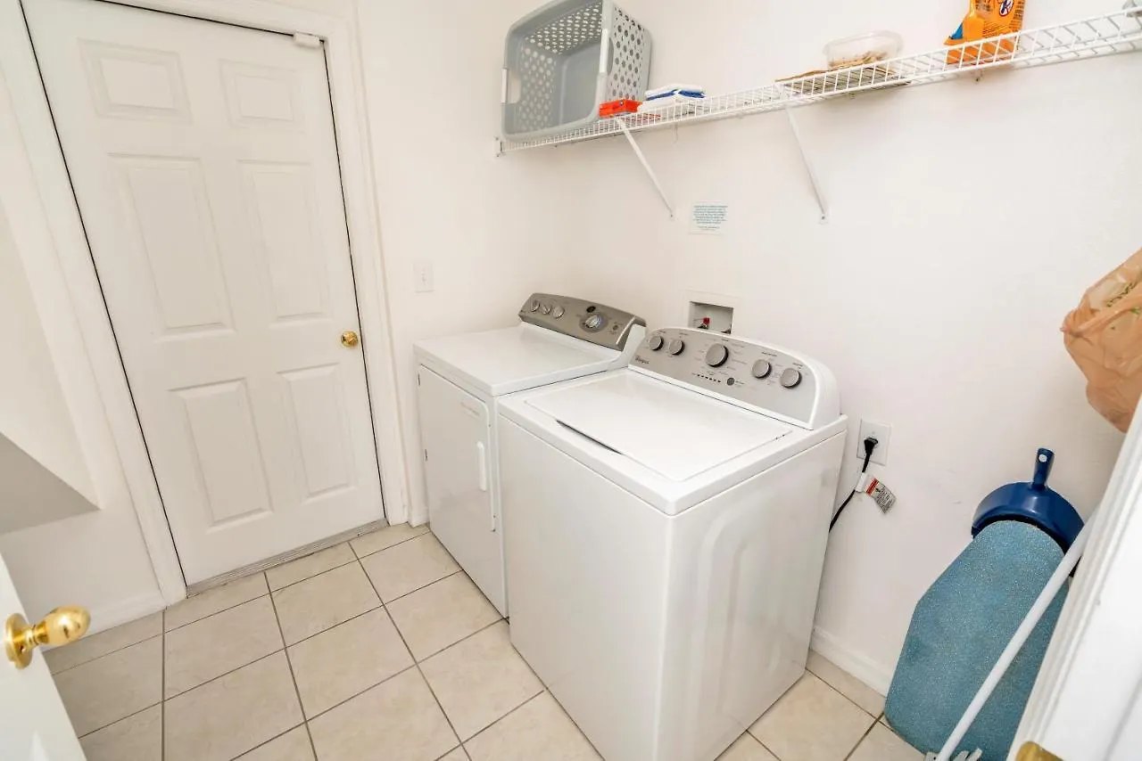 Holiday home Dream With Hot Tub, Pool, Xbox, Games Room, Lakeview, 10 Min To Disney, Clubhouse Kissimmee