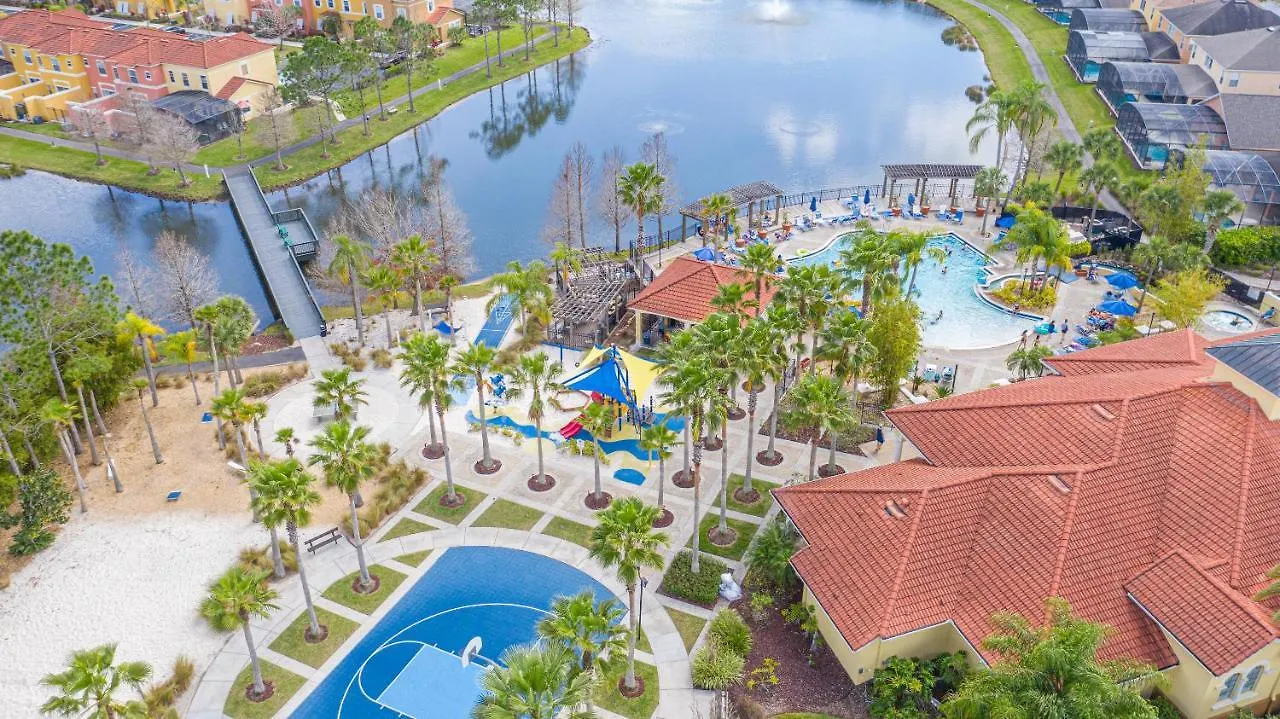 Dream With Hot Tub, Pool, Xbox, Games Room, Lakeview, 10 Min To Disney, Clubhouse Holiday home