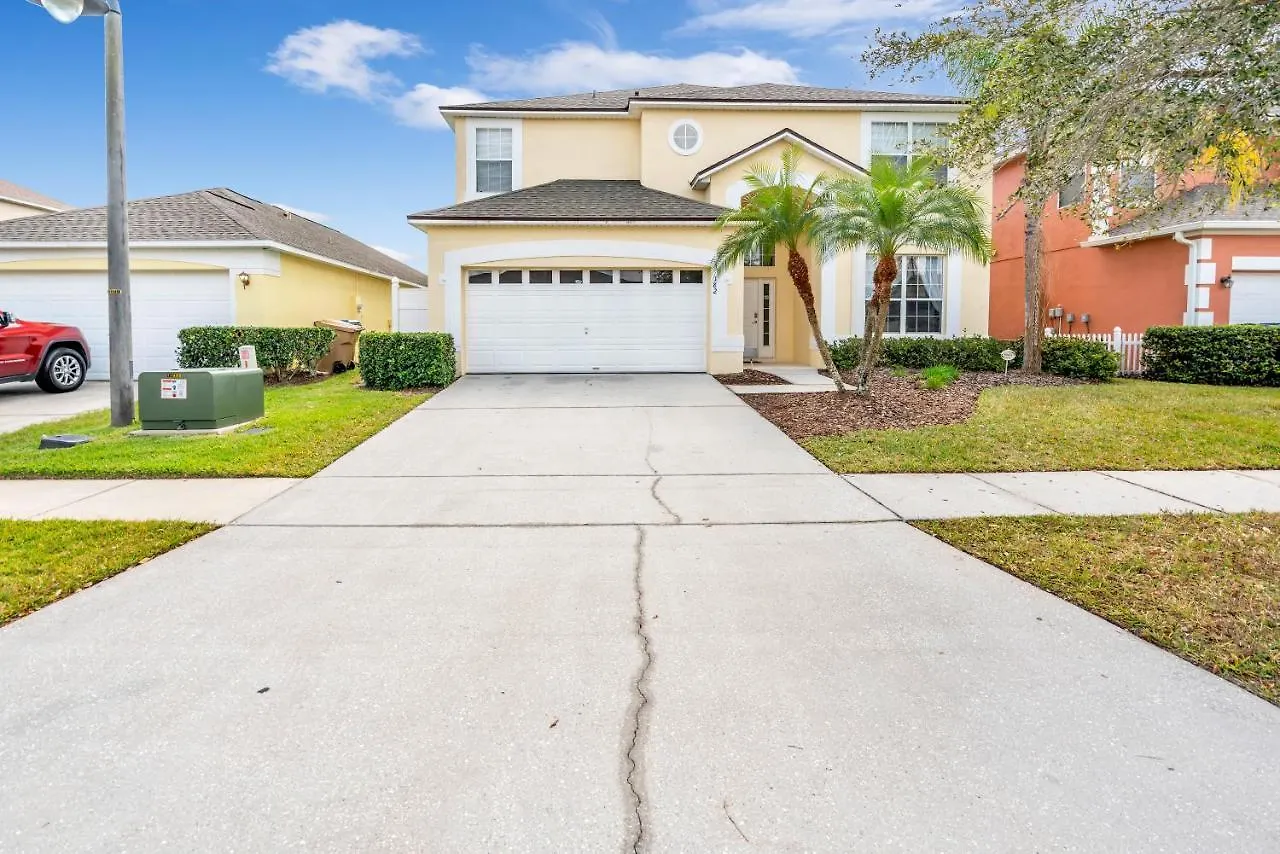 Holiday home Dream With Hot Tub, Pool, Xbox, Games Room, Lakeview, 10 Min To Disney, Clubhouse Kissimmee