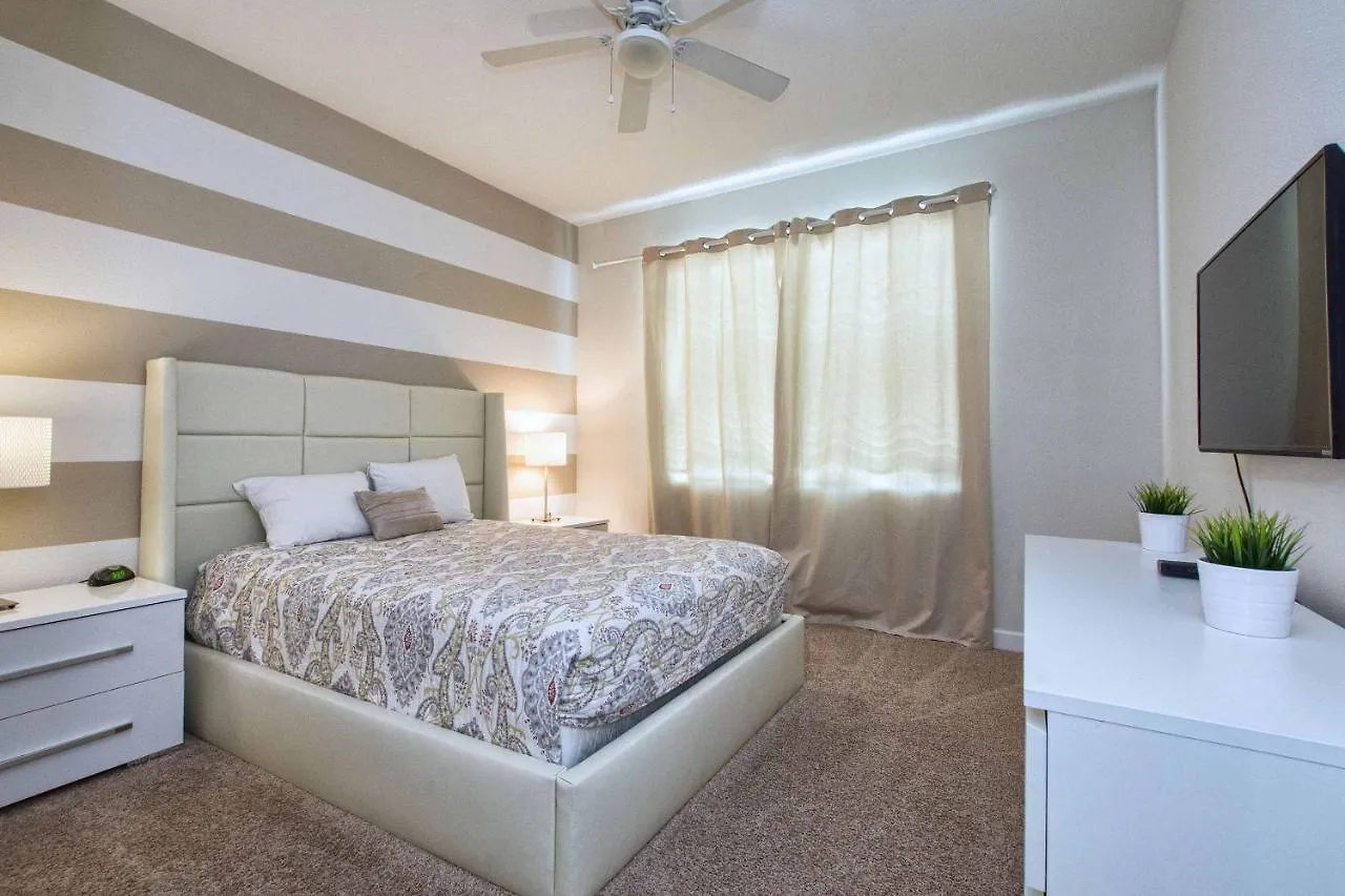 Storey Lake-6 Bedrooms W-pool-1670st Holiday home *