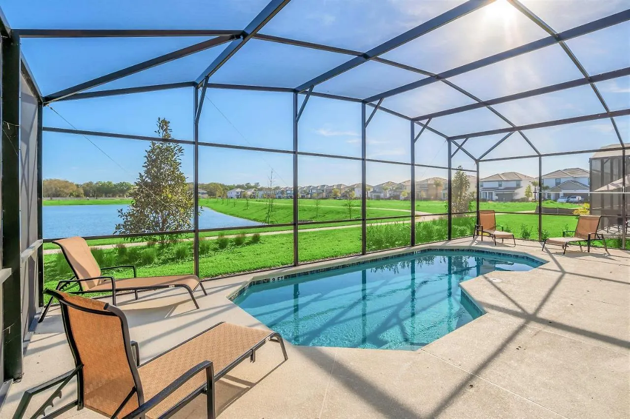 8Br Mansion - Family Luxury Resort - Sleeps 16 - Private Pool And Games Room! Holiday home
