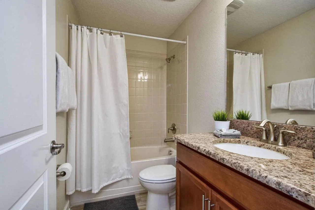 Storey Lake-6 Bedrooms W-pool-1670st