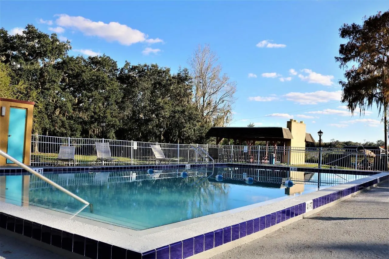 Howard Johnson By Wyndham Front Park