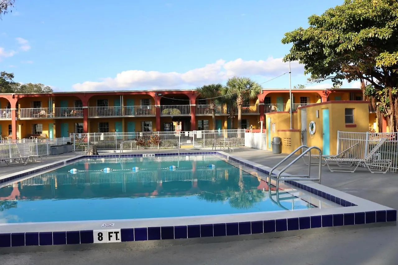 Howard Johnson By Wyndham Front Park Motel