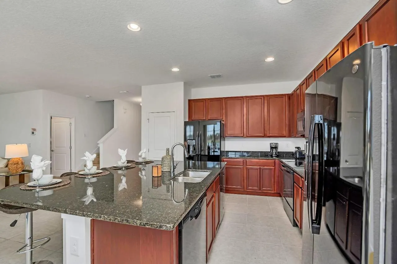 Holiday home 8Br Mansion - Family Luxury Resort - Sleeps 16 - Private Pool And Games Room! *