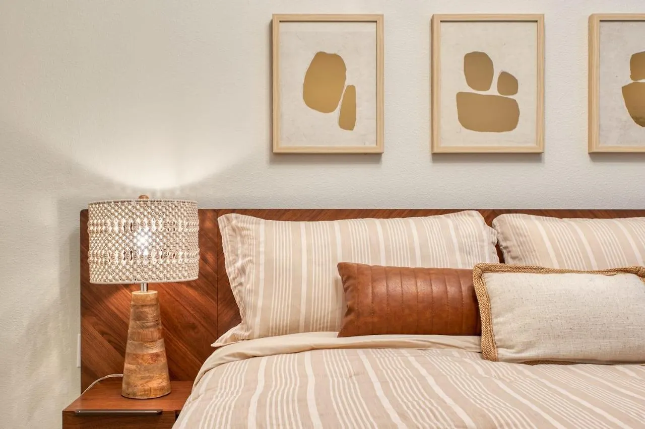 Holiday home Modern With Mickey Themed Bedroom *