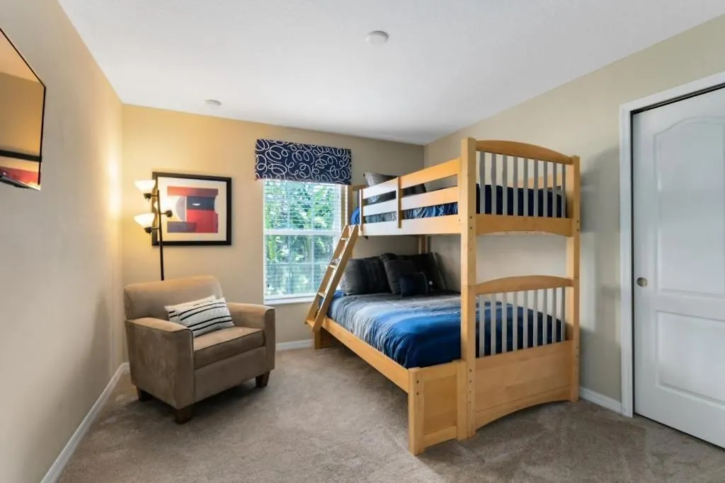 5 Bed 4 Bath Town With South Facing Pool Townhouse