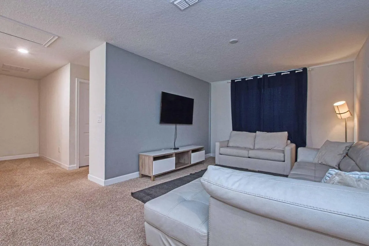 Storey Lake-6 Bedrooms W-pool-1670st