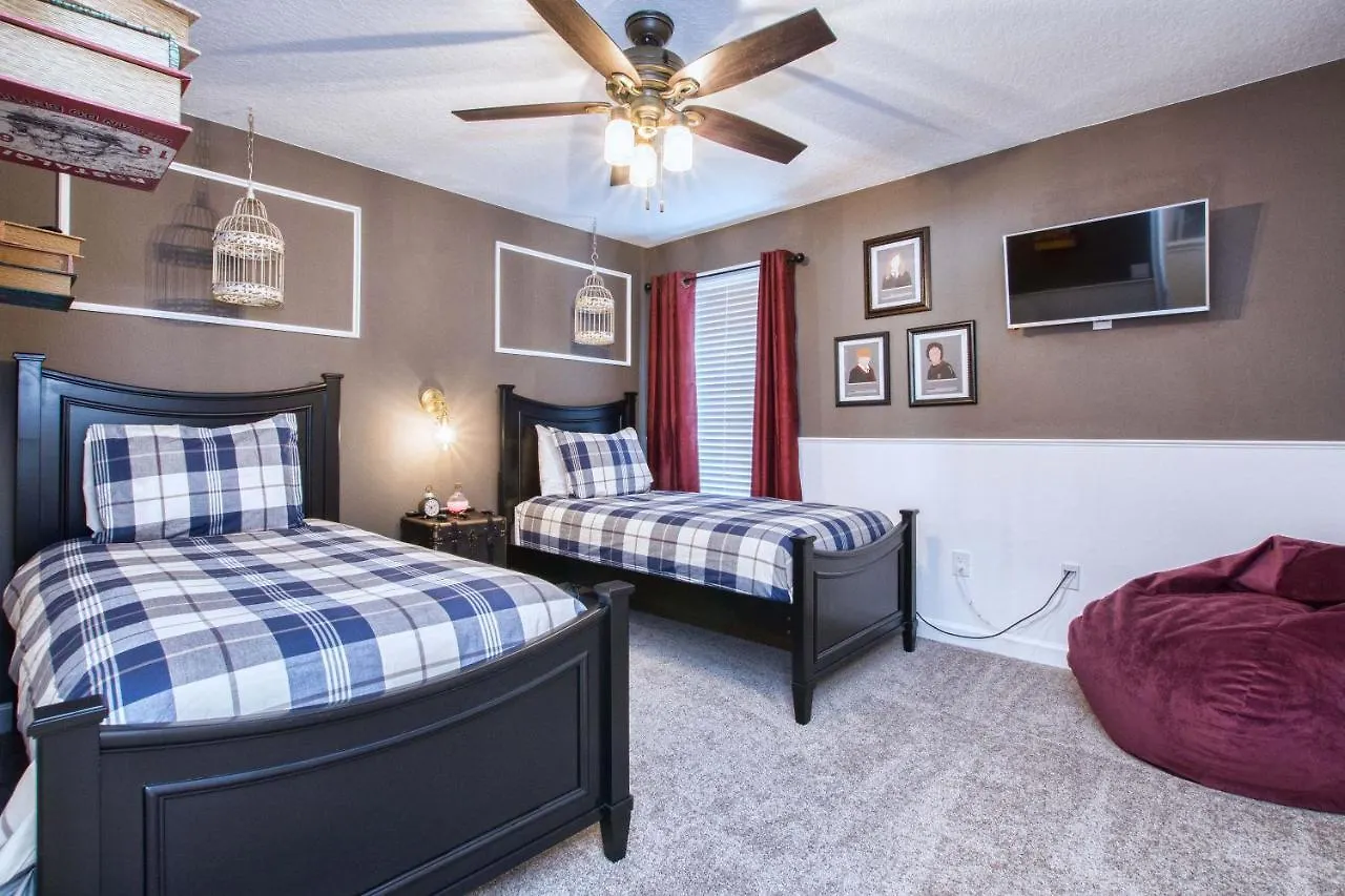 Storey Lake- 5 Bedroom Pool Home- 1666st *