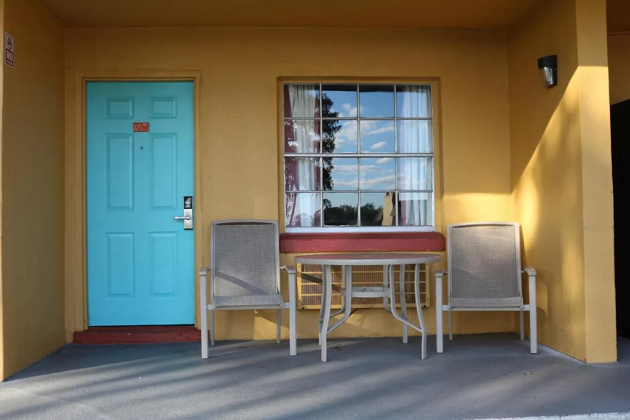 Howard Johnson By Wyndham Front Park Kissimmee