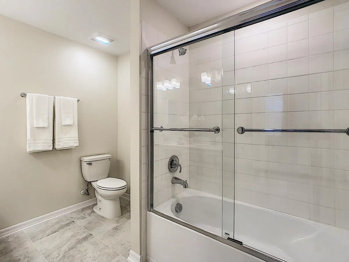 Modern Near Foosball Water Park Apartment *