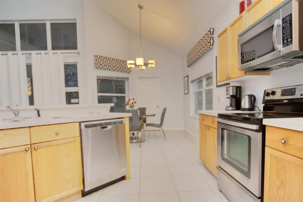 5 Bedroom 3 And Half Bathroom Luxury At Windsor Palms *