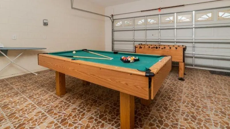 Gated 6 Bed 4 Bath With South Facing Pool *