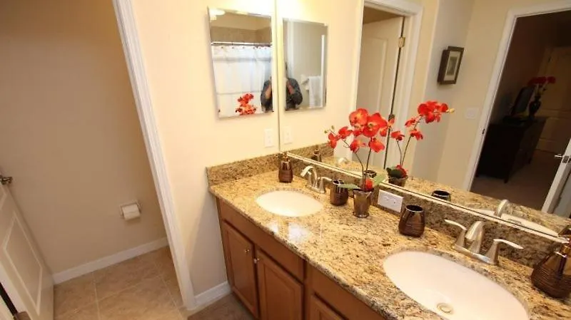 Beautiful 4 Bedroom 3 Bath Town In Paradise Palms Holiday home