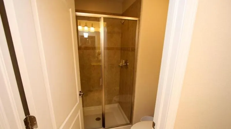 Beautiful 4 Bedroom 3 Bath Town In Paradise Palms